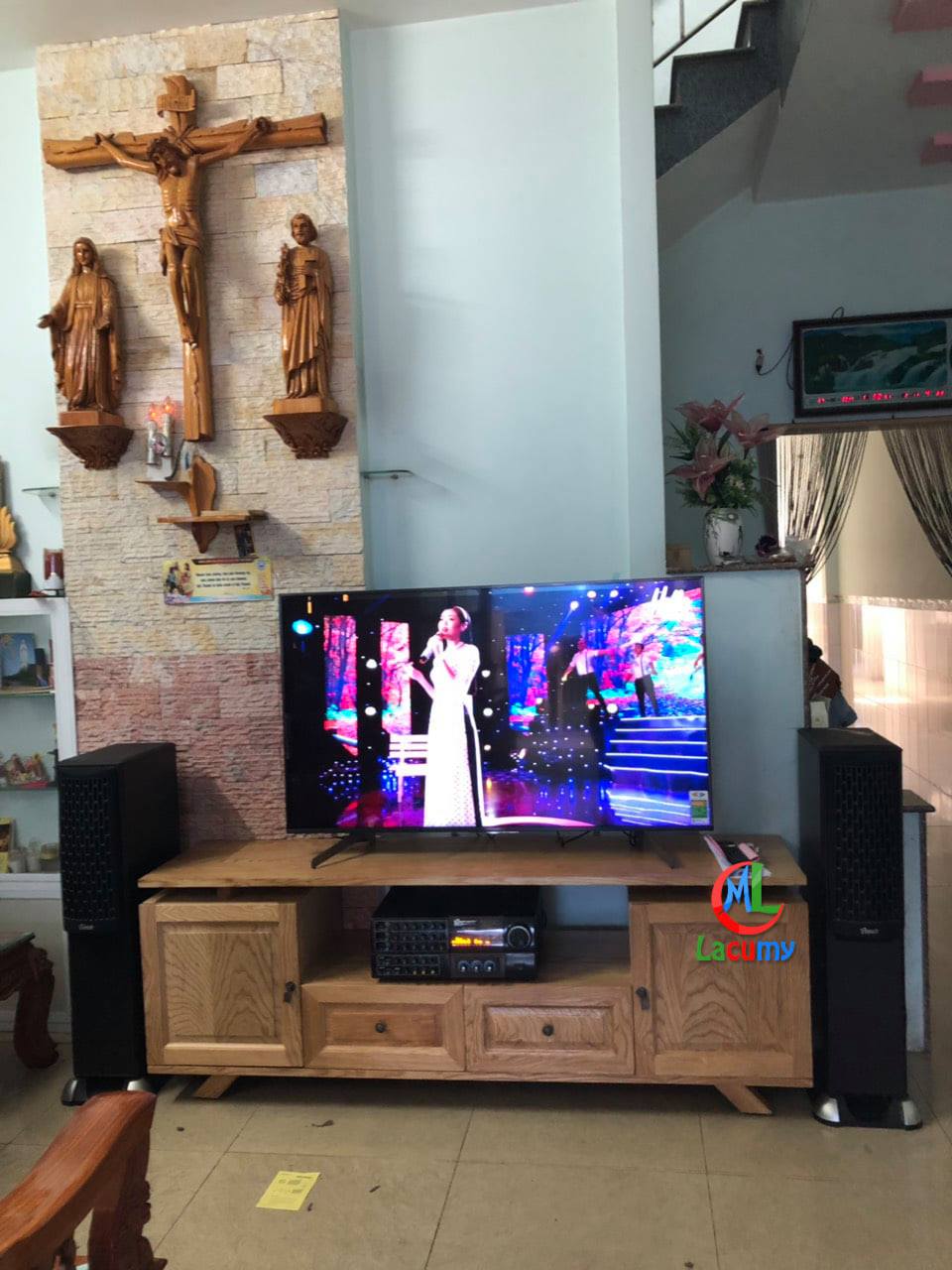 KỆ TIVI 1M8 TẤM PHẲNG GỖ TẦN BÌ (SỒI NGA) - KE06