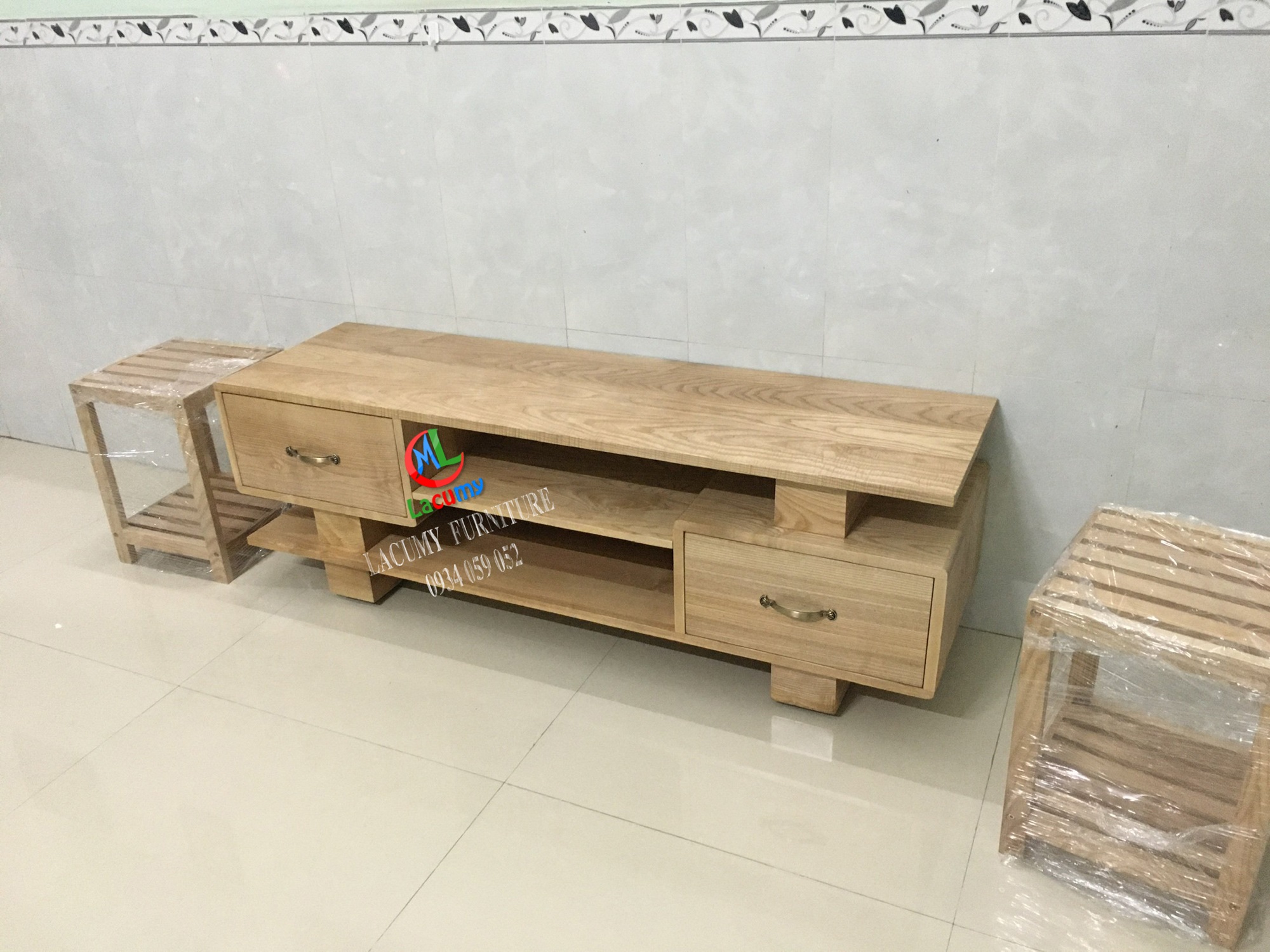 KỆ TIVI 1m6 GỖ TẦN BÌ  - KE04