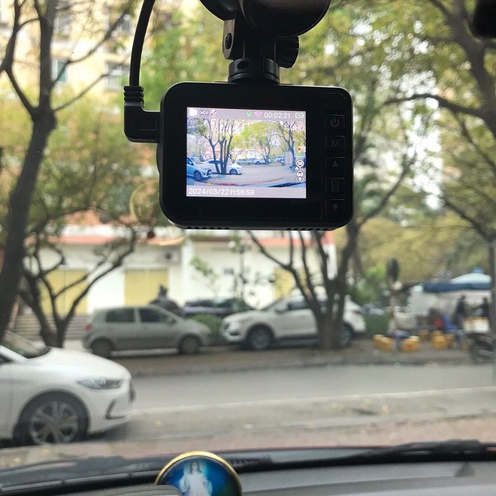 Cam hành trình CARCAM W8S đọc biển báo tốc độ 4K WIFI GPS