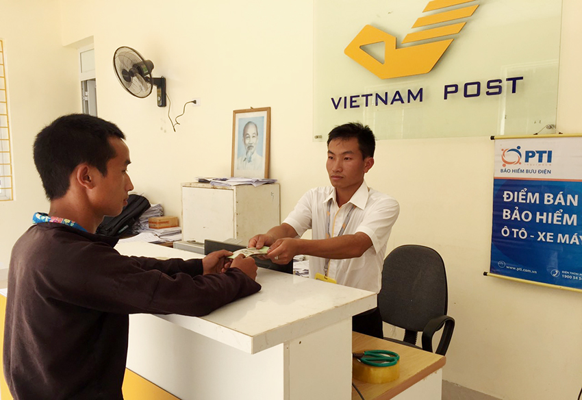Bưu điện tỉnh Điện Biên mang chính sách đến với người dân gặp khó khăn do đại dịch covid-19