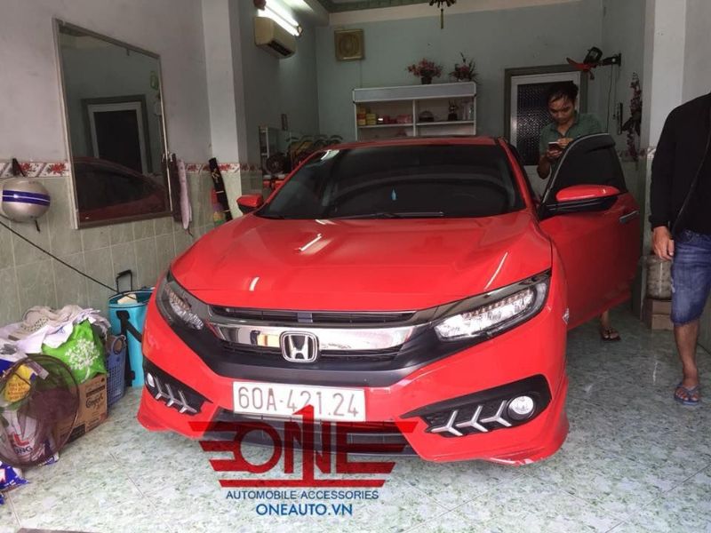 tham-lot-san-honda-civic-2017