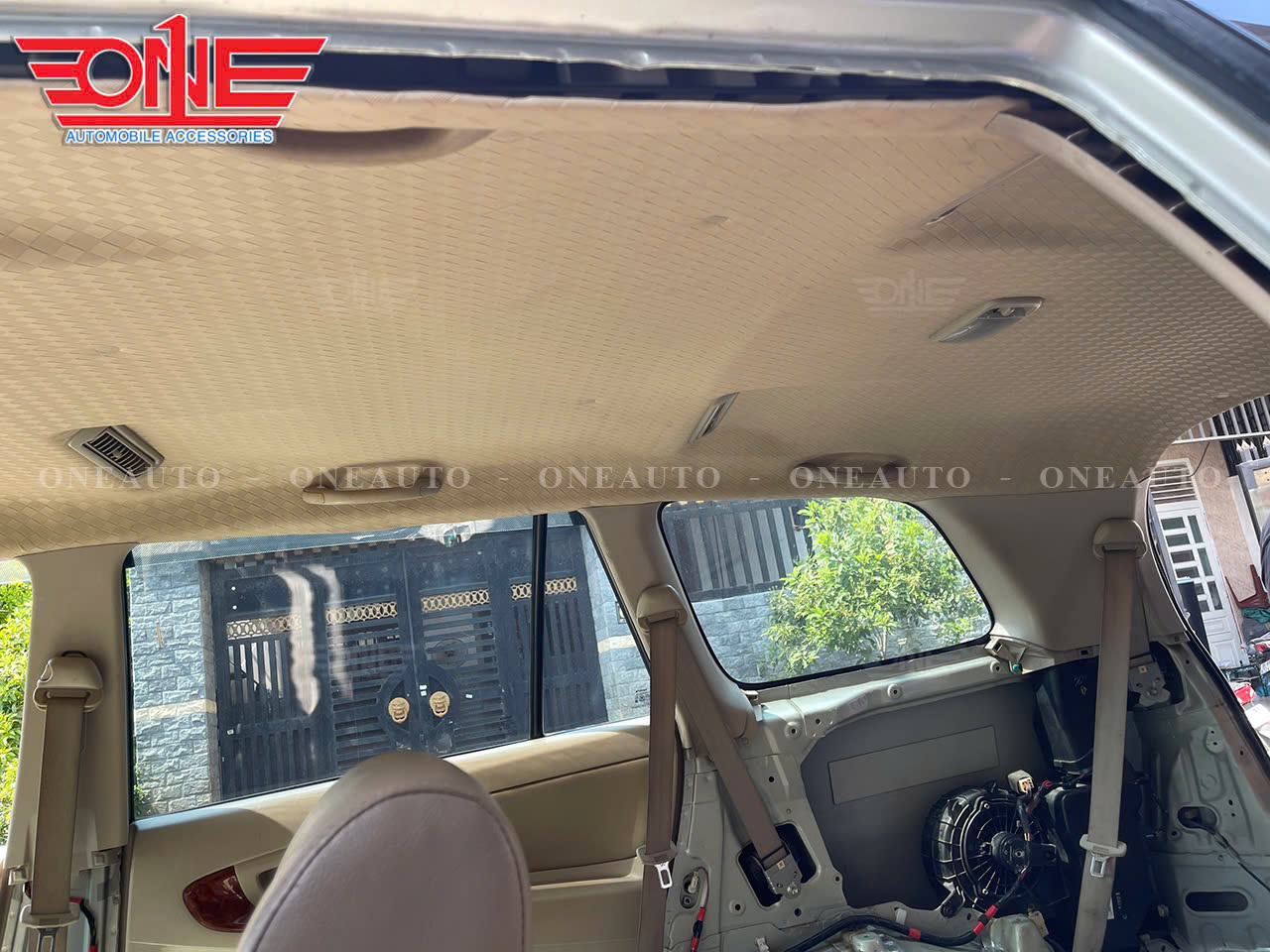 Bọc trần ô tô Toyota Innova chất liệu da vân ép mới nhất !