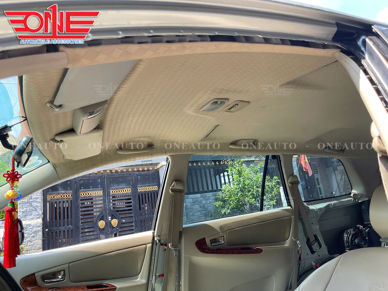 Bọc trần ô tô Toyota Innova chất liệu da vân ép mới nhất !