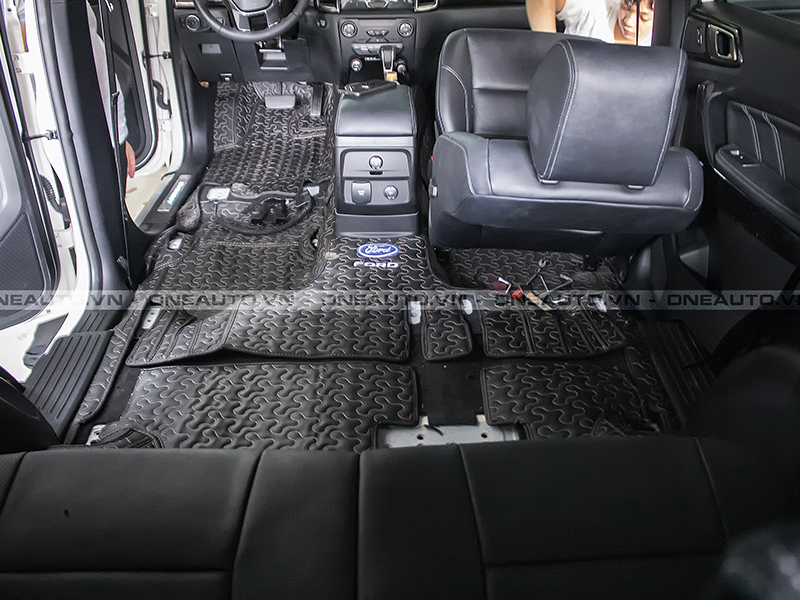 tham-lot-san-360-ford-everest-2020-ghe-truoc