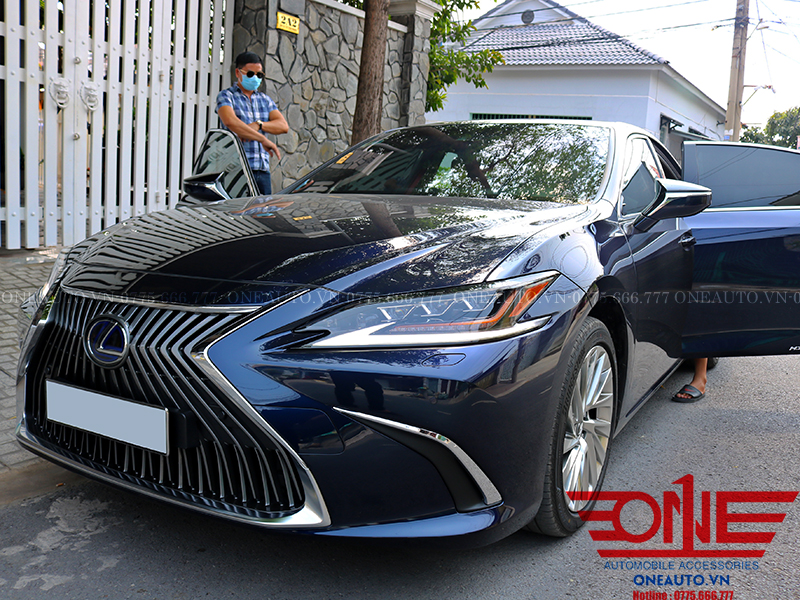 tham-lot-san-oto-lexus-es300h-2020-xe