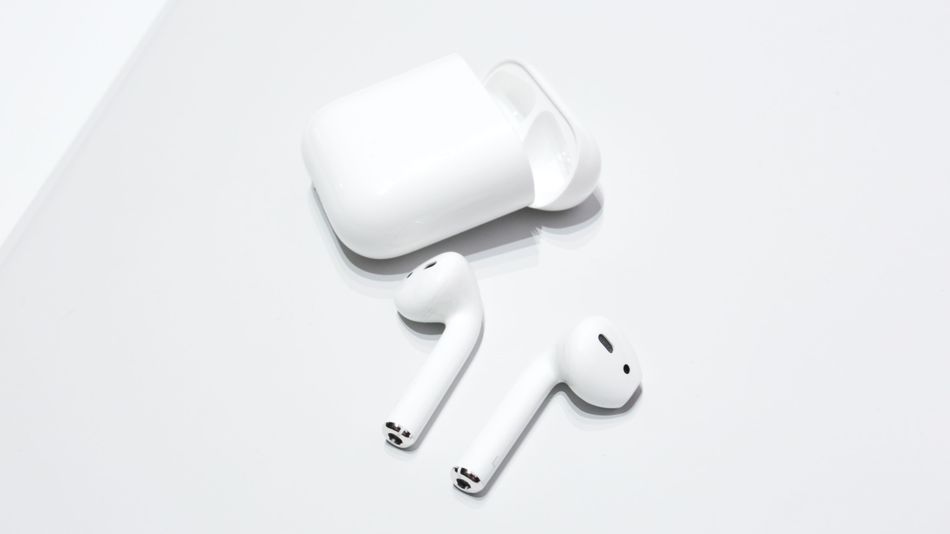 AirPods tiếp theo sẽ có khả năng chống nước, ra lệnh bằng 