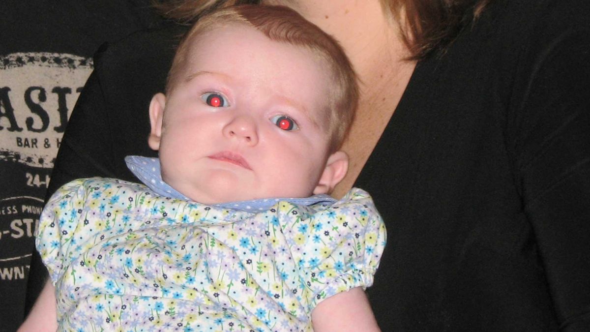 Cách chụp flash không bị đỏ mắt trên iPhone đơn giản mà ít người biết