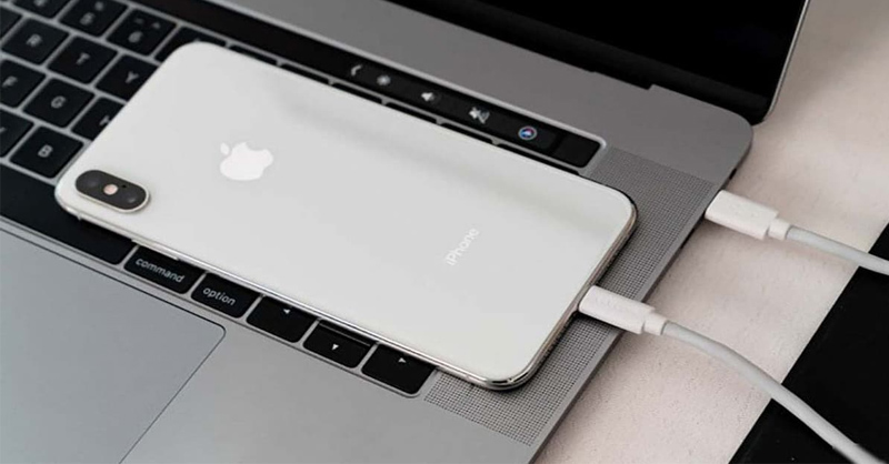 Dùng sạc MacBook cho iPhone 16 được không? Lưu ý gì để pin không bị ảnh hưởng?