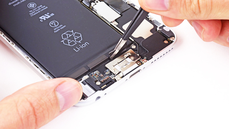 Nếu bạn muốn iPhone cũ chạy nhanh thì thay pin cho nó là xong