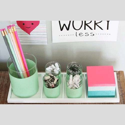 Từ ly cốc cũ biến thành khay đựng đồ đồng bộ cho bàn học