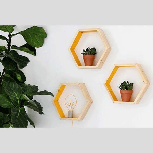 F5 phòng khách siêu hay với kệ sách “biến hình”