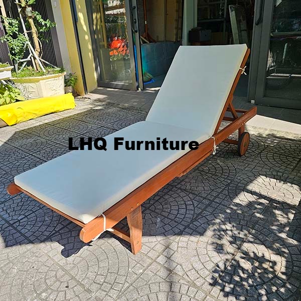 Ghế nằm tắm nắng gỗ bạch đàn – Tháo ráp tiết kiệm vận chuyển, có bánh xe di chuyển, nệm êm ái