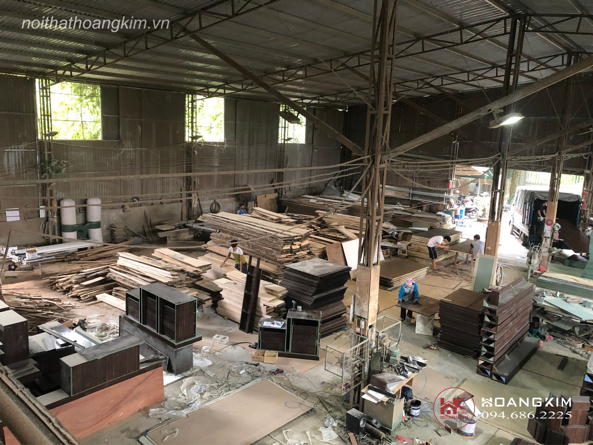 Xưởng sản xuất gỗ tự nhiên