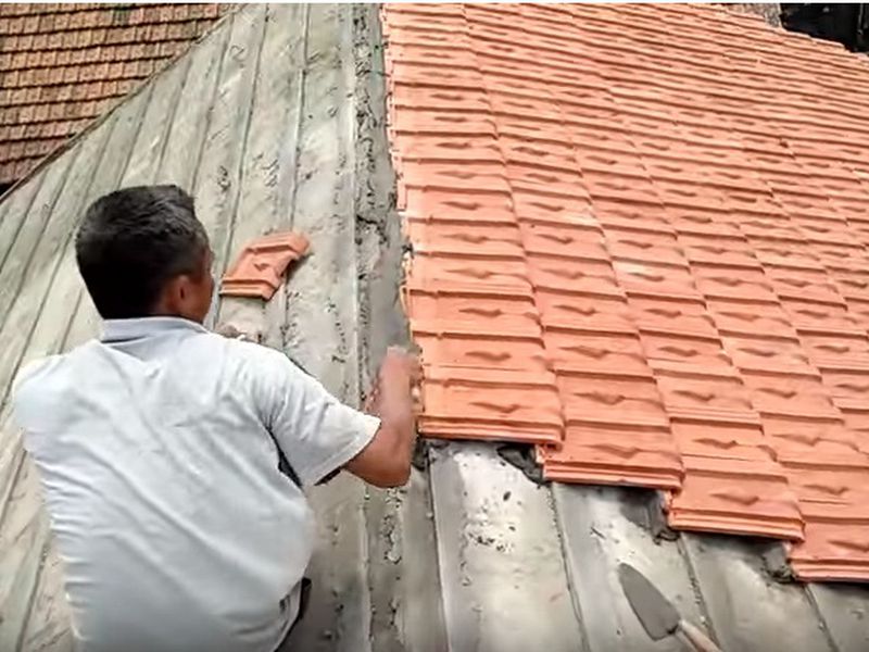 Lợp mái bê tông dán ngói 