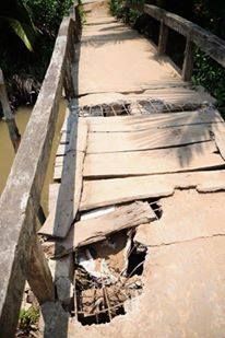 Bữa ăn yêu thương số 4 và lễ khởi công xây cầu  Cây Cầu Nối Nhịp Yêu Thương lần 3 ngày 28.06.2015