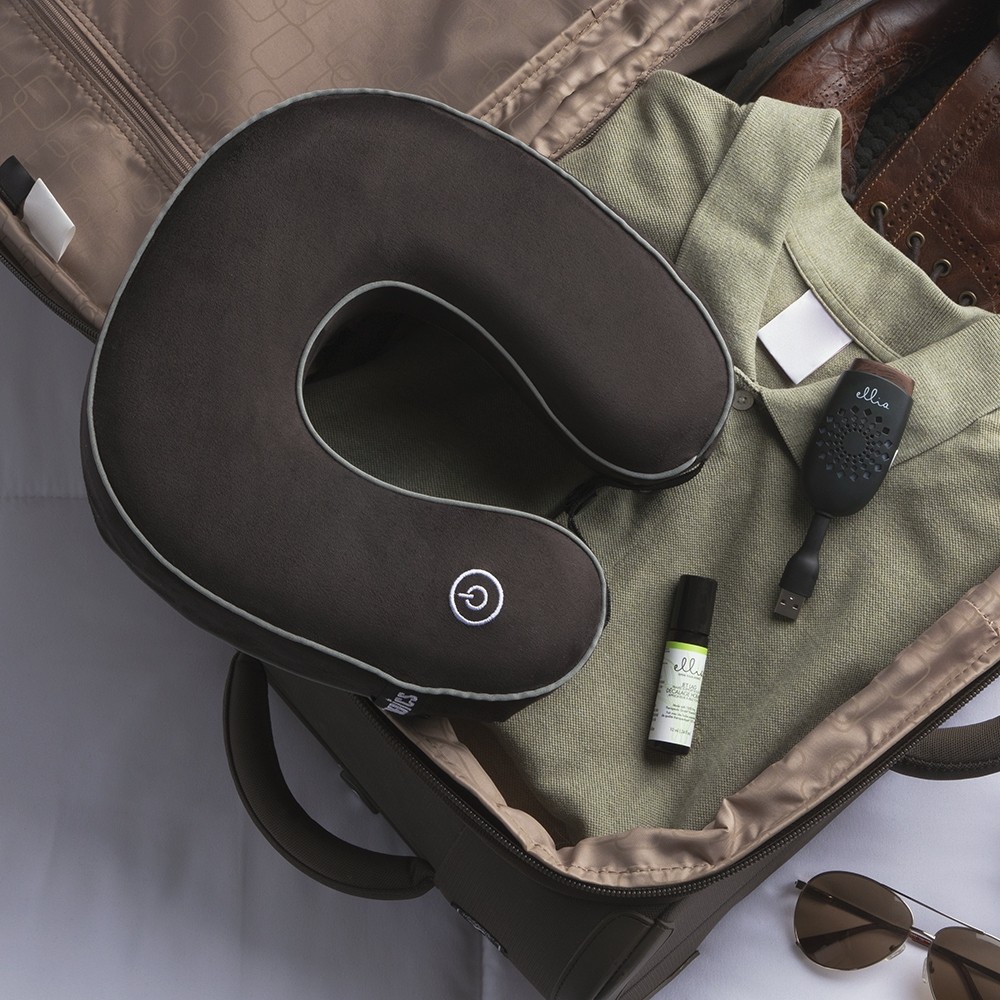 HoMedics On the Go Travel Kit Bộ kit du lịch (Bao gồm đai massage cổ , máy xông tinh dầu cắm xe hơi hoặc laptop , tinh dầu kèm theo ) WK-120OTG