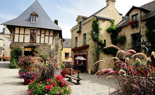 Những thị trấn đẹp như  trong mơ nước Pháp