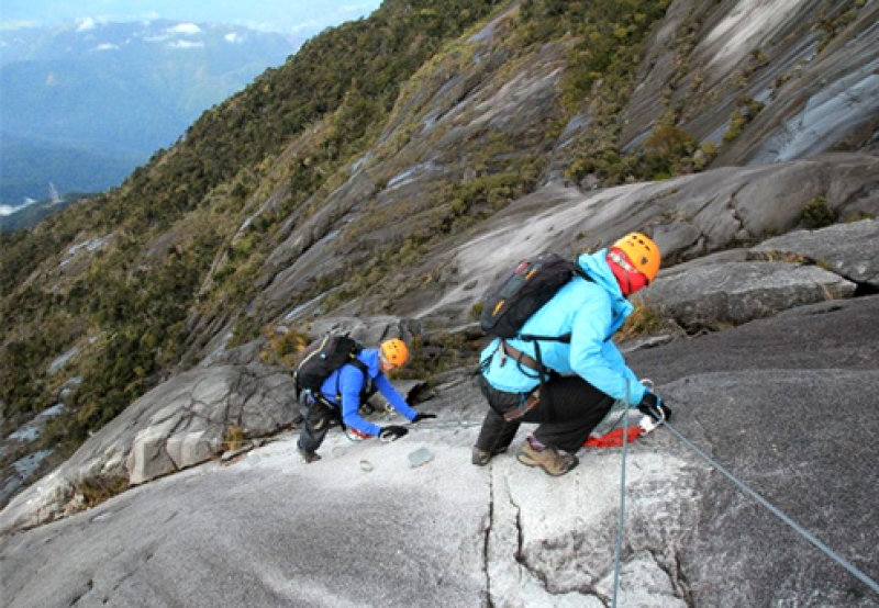 leo núi ở mount kinabalu tại borneo