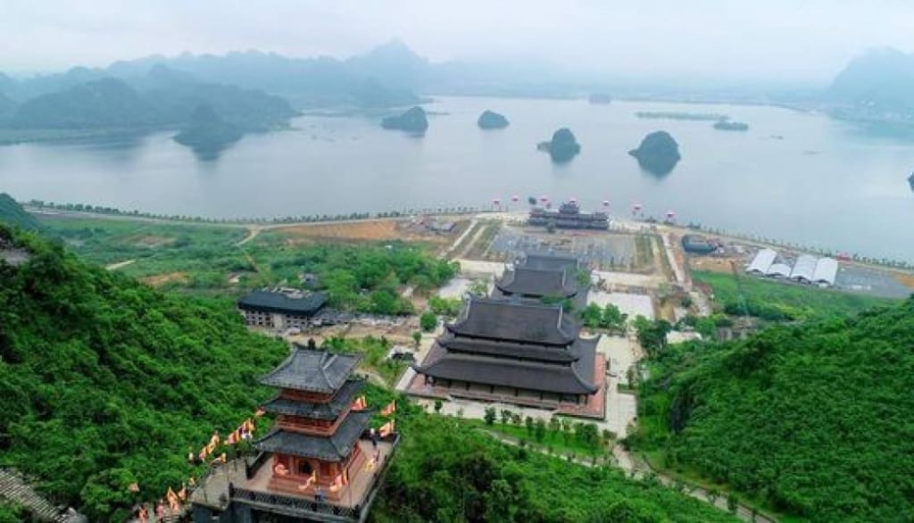 tam chúc pagoda