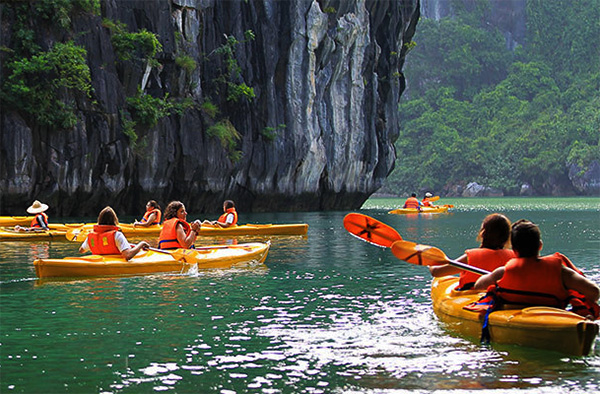 trải nghiệm chèo thuyền kayak du lịch hạ long