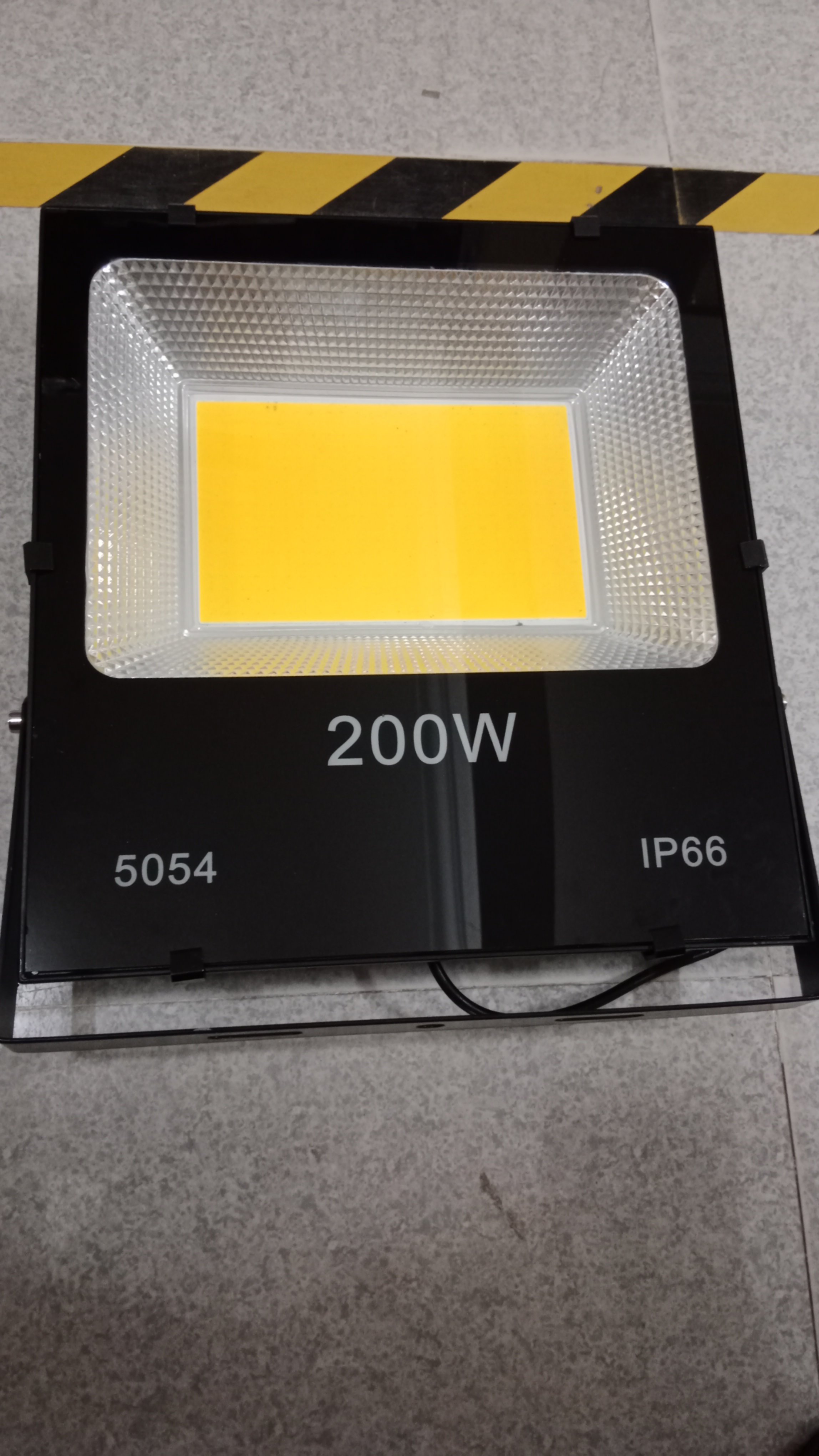 pha đèn LED 200WT 5054 (ánh sáng vàng) (h/a)