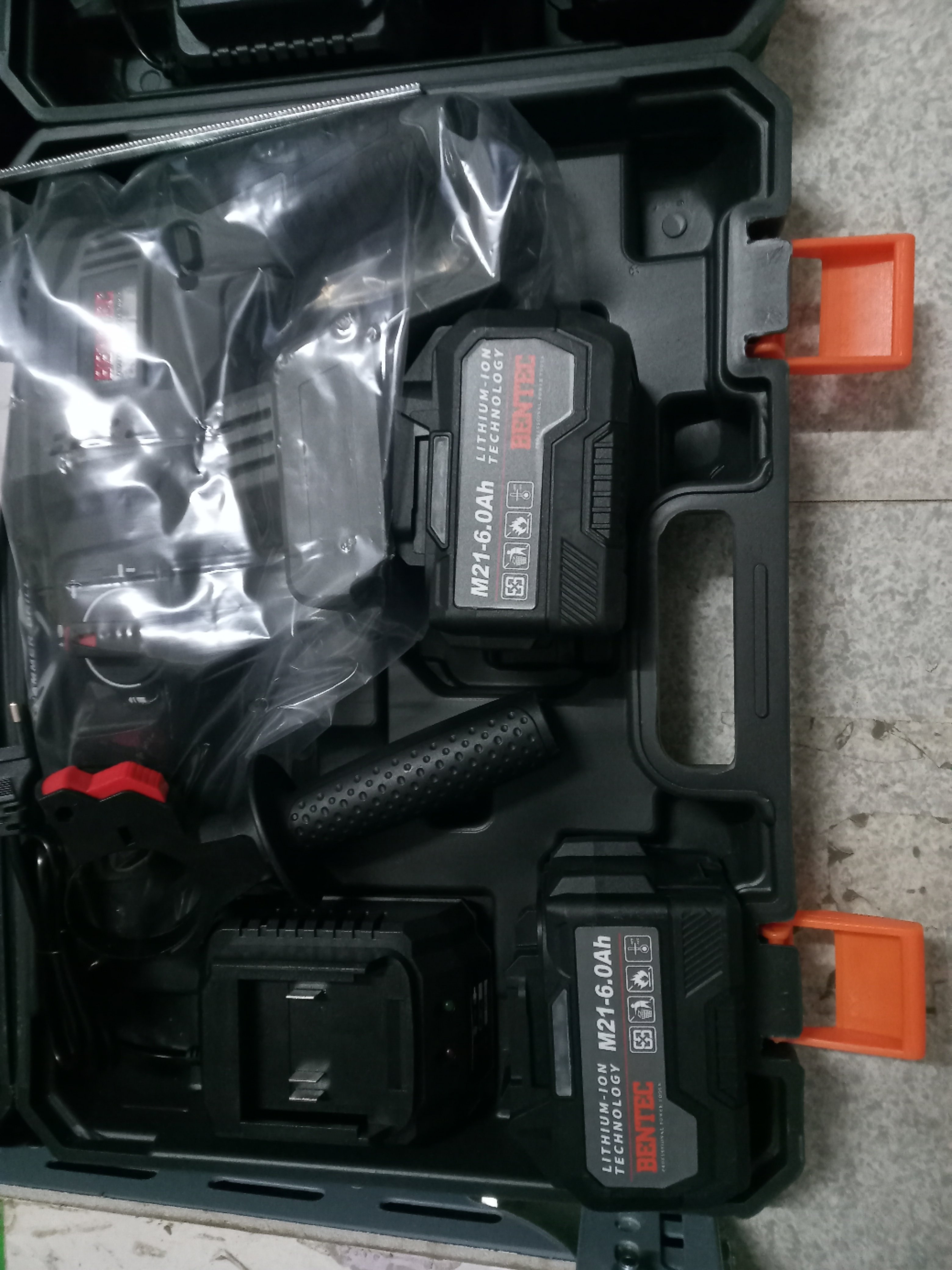 Máy khoan bê tông pin 21v BT21-26 RHC (1T=4c)