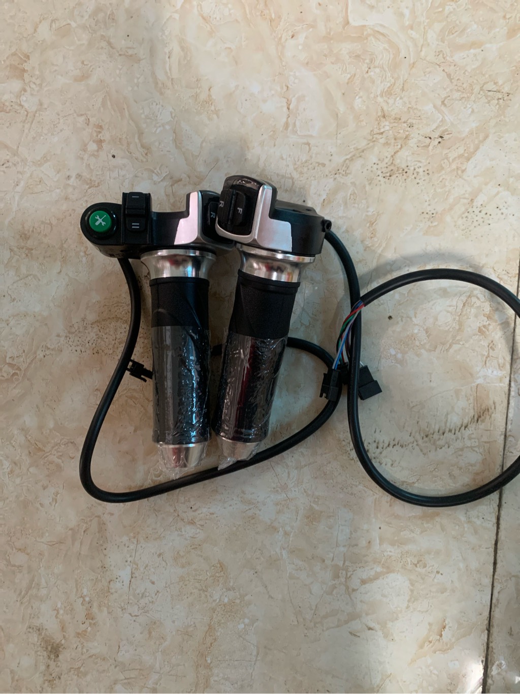 Ống ga xe máy điện Giant gle