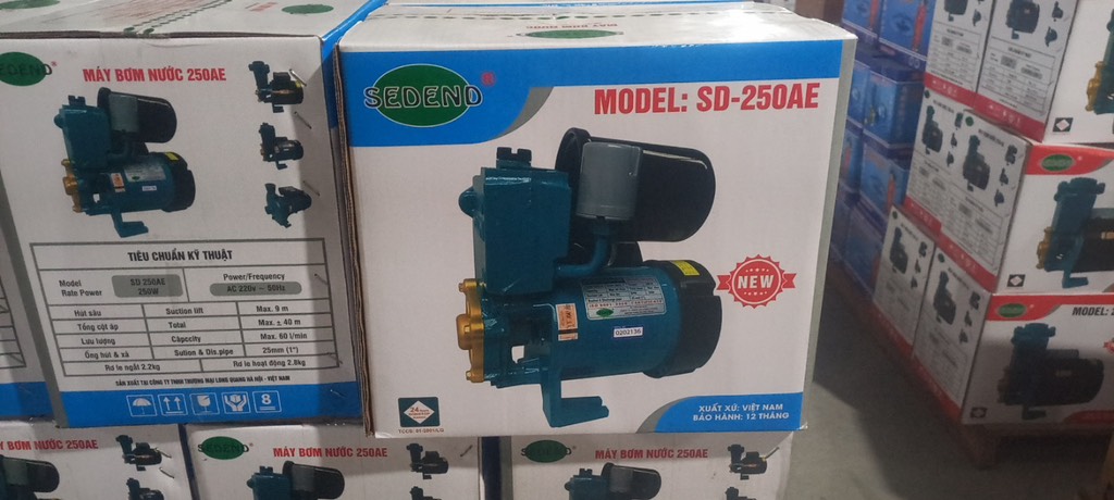 Máy bơm nước LQ SD250AE ( tự đông) ( vỏ sắt trục inox)