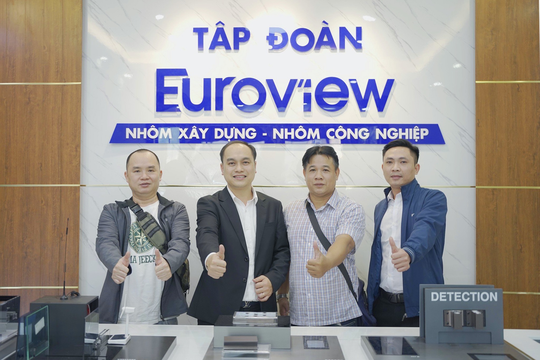 EUROVIEW ĐÓN TIẾP ĐẠI DIỆN CÔNG TY TNHH CÔNG NGHIỆP CHÍNH XÁC JL