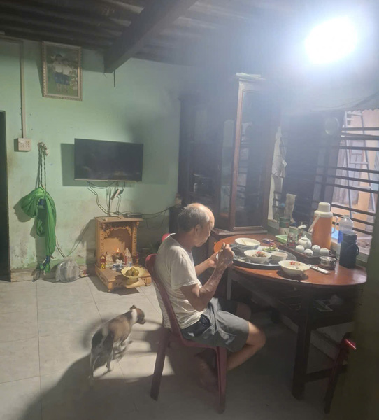 Ánh sáng thực tế đèn pha NLMT Rạng Đông 300W CP03