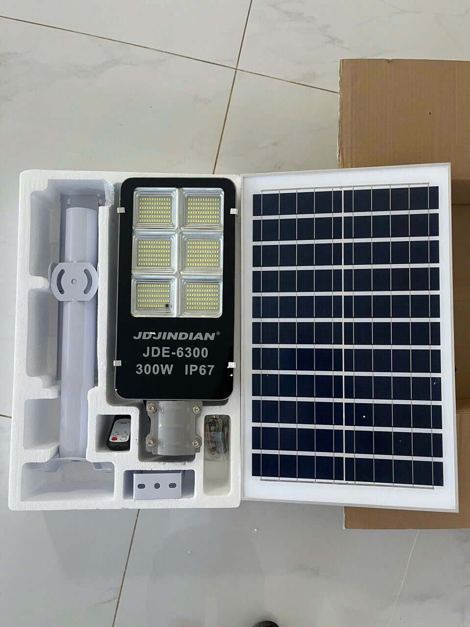 Đèn Đường Năng Lượng Mặt Trời 300W Jindian JDE-6300 NEW