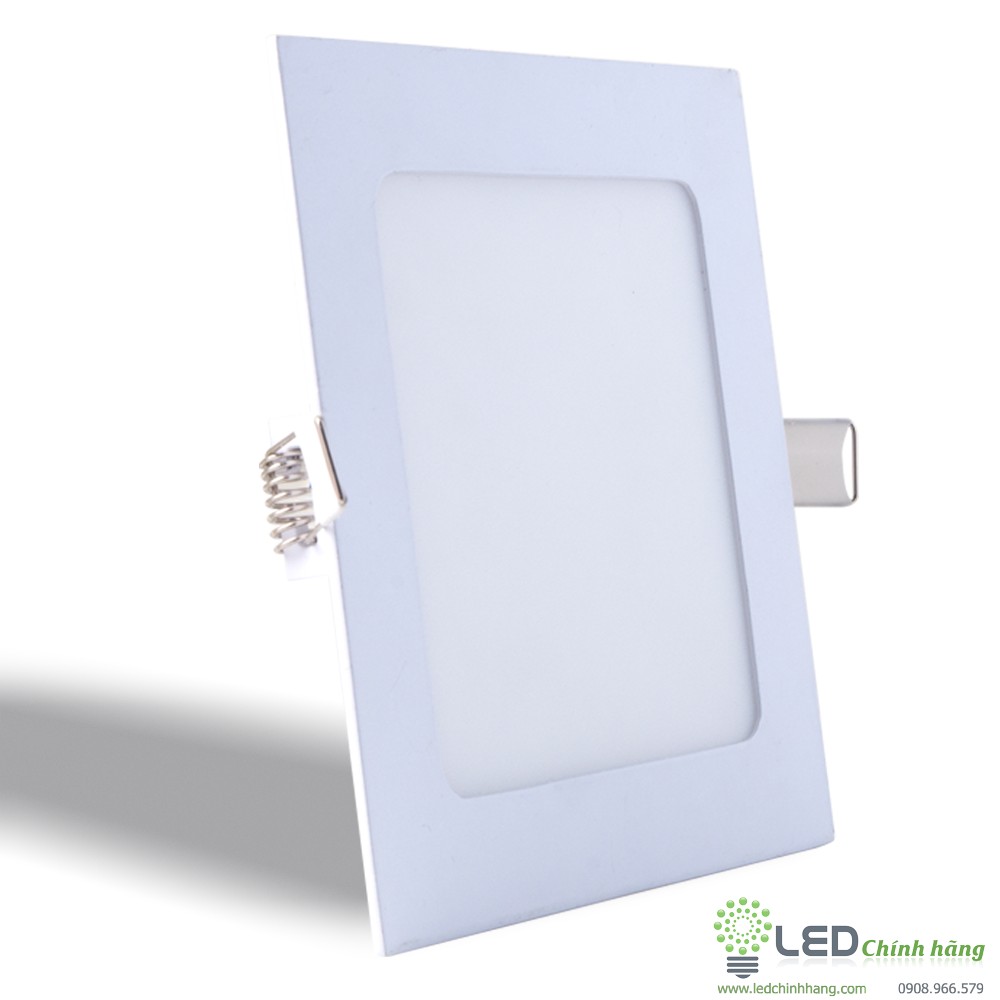 Đèn LED Panel âm trần với chất lượng ánh sáng tuyệt vời và tuổi thọ cao đã nhận được sự tin tưởng của rất nhiều khách hàng. Thông qua thiết kế đa dạng và tiện lợi, sản phẩm này đã trở thành giải pháp tối ưu cho việc chiếu sáng các không gian nhỏ hẹp.