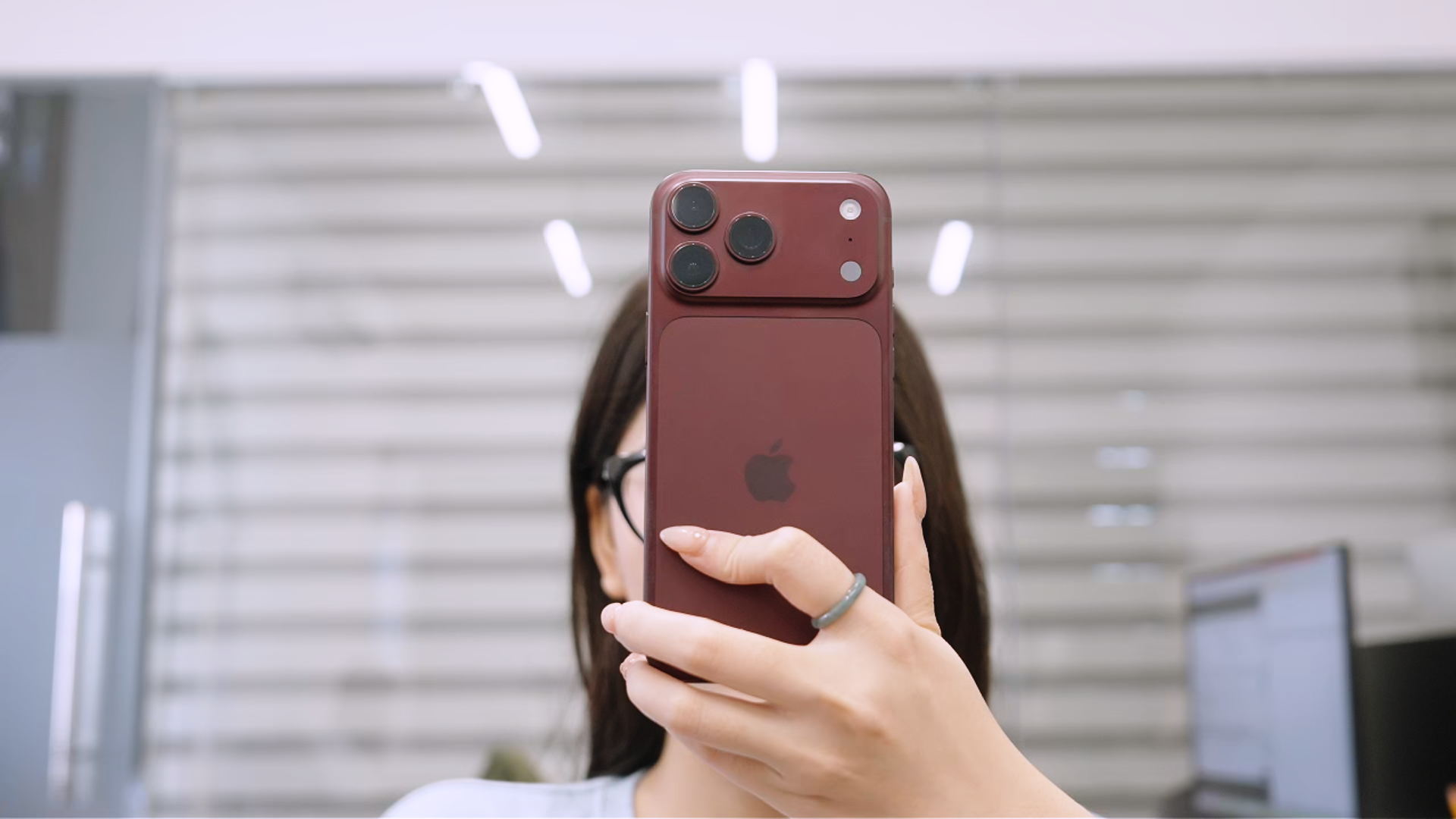 iPhone 18 Pro Max màu Đỏ Burgundy hợp mệnh Hỏa và Thổ