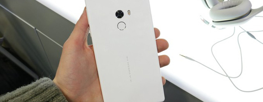 [CES 2017] Trên tay Xiaomi Mi MIX phiên bản trắng Ngọc Trinh