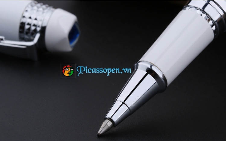 Tay nắm và ngòi viết