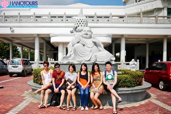 Chùa Di Lạc Maha Vihara Duta – Chùa có nhiều tượng Phật nhất tại Batam