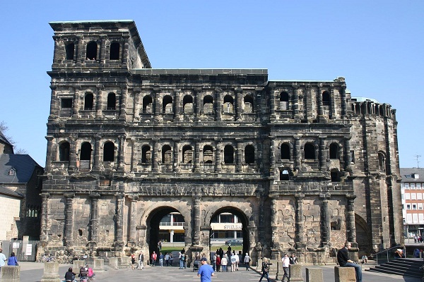 Cổng thành đen (Porta Nigra)