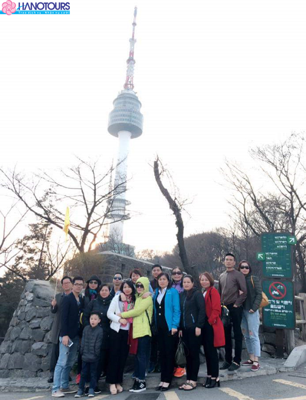 Chụp ảnh tại tháp Namsan Hàn Quốc
