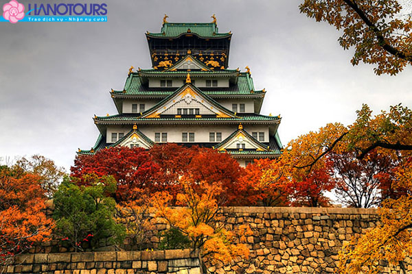 Lâu đài Nagoya vào mùa thu