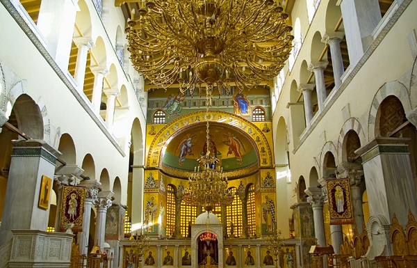 Tham quan nhà thời St. Demetrios