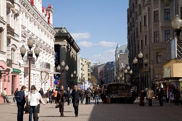 Mua sắm tại phố Arbat.