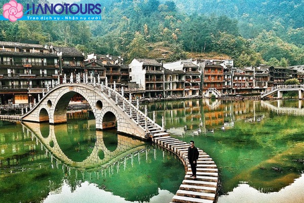 Phượng Hoàng cổ trấn