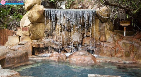 Tháp bà suối khoáng