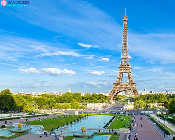 Du lịch Châu Âu tháp Eiffel