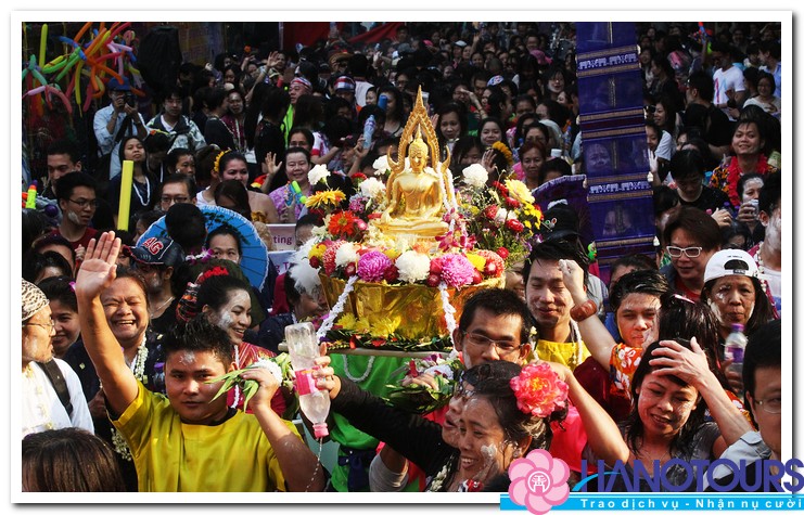 Tuong-Wat-Pho-trong-le-hoi-Grand-Songkran-Procession