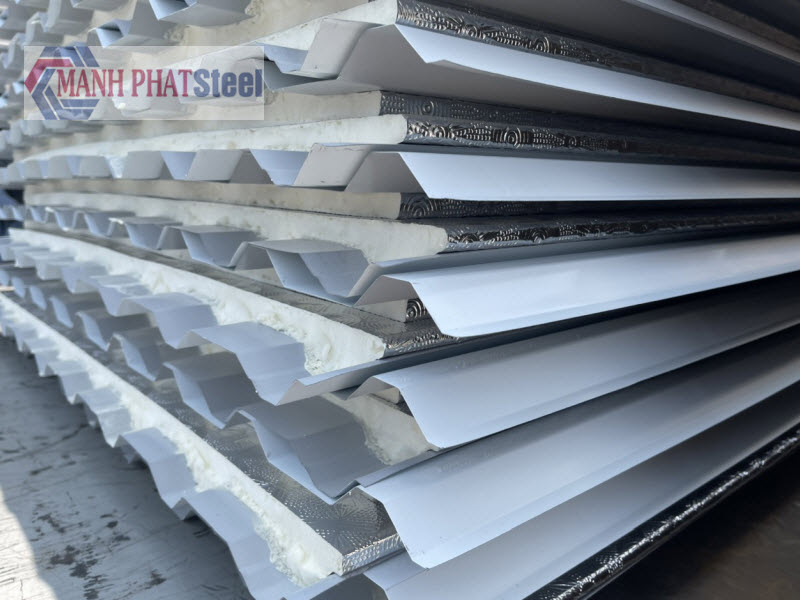 Tôn Pu 3 Lớp - Giải Pháp Vàng Cho Ngôi Nhà Bền Vững Và Thẩm Mỹ Cao Cấp