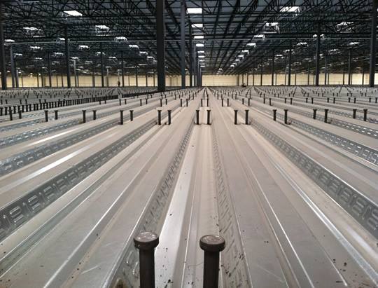 thi công đinh hàn chống cắt sàn deck