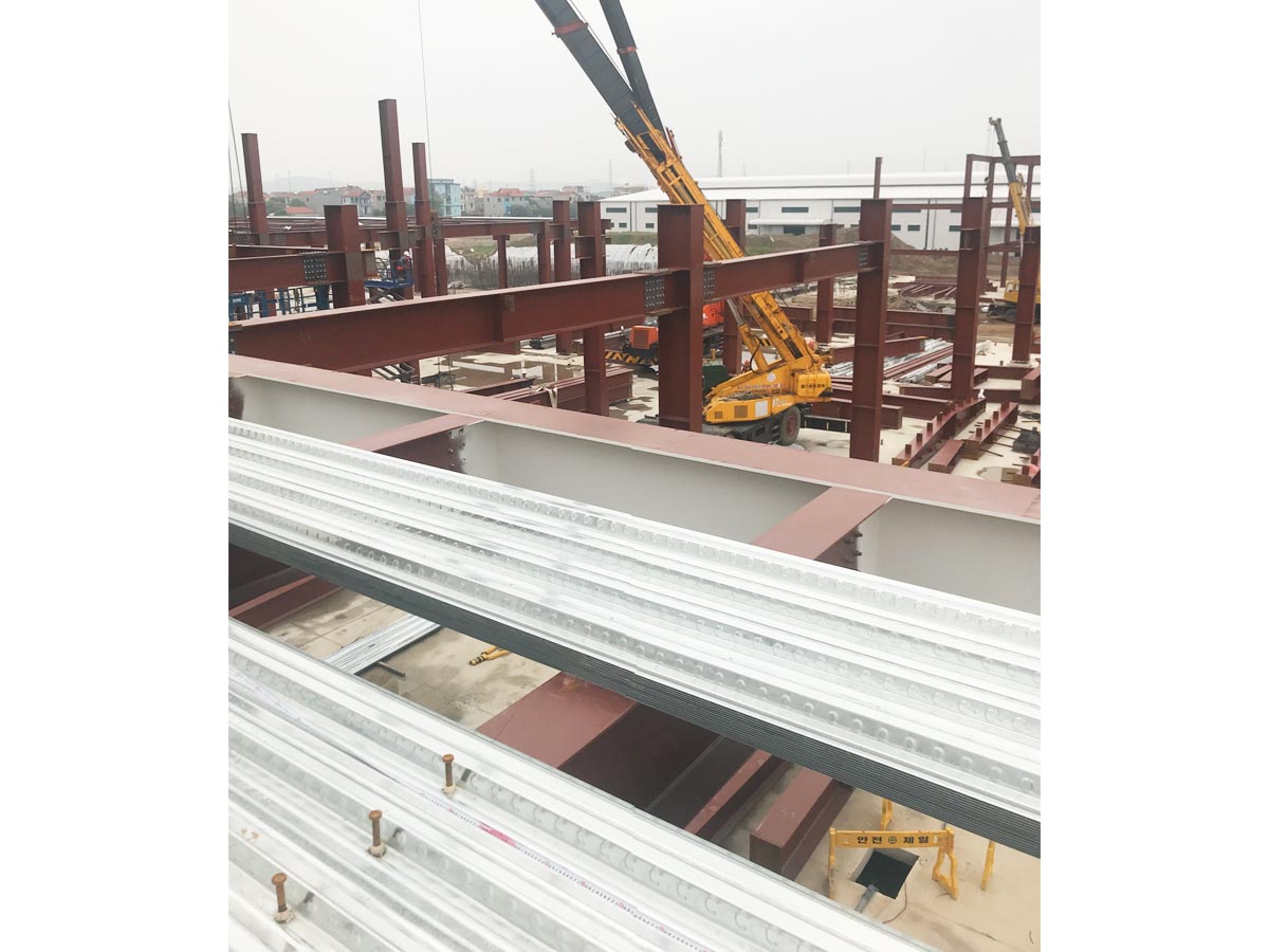 Ứng dụng sàn deck h50w930 - sàn deck 4 sóng