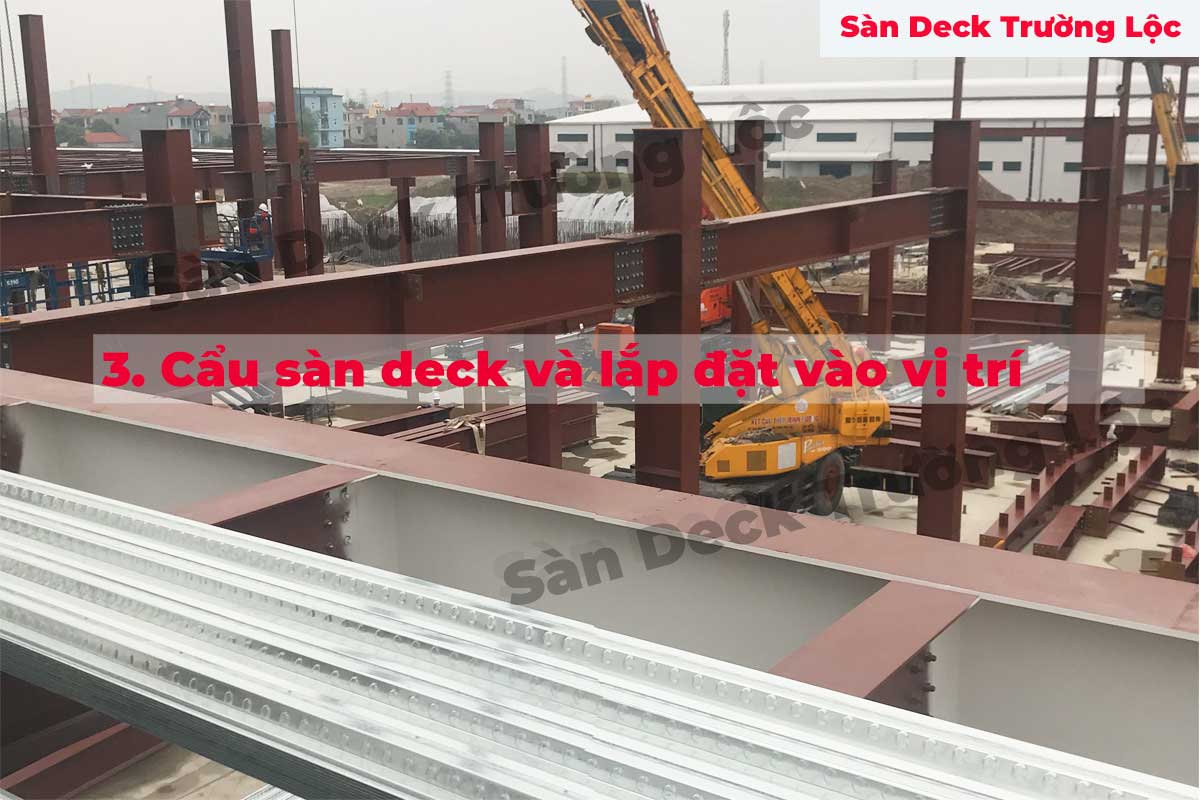 cẩu và lắp đặt sàn deck Trường Lộc vào vị trí