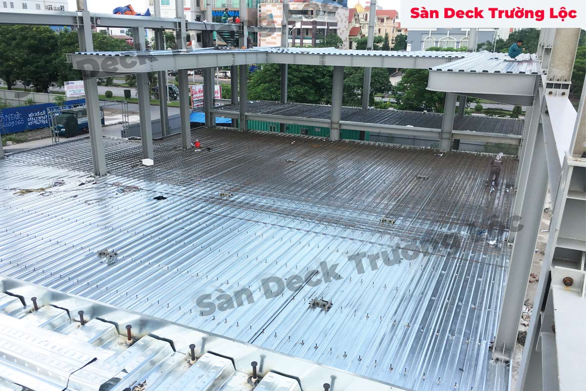 sàn deck trung tâm sự kiện